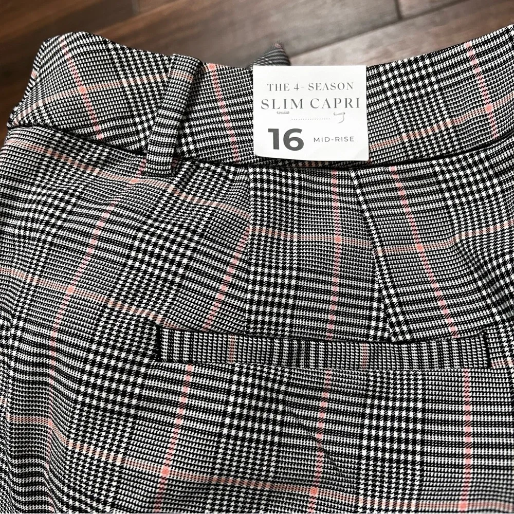 Lane Bryant Women’s Slim Capri The 4 Season Pants 16 Plaid‎ Black Pink Mid Rise